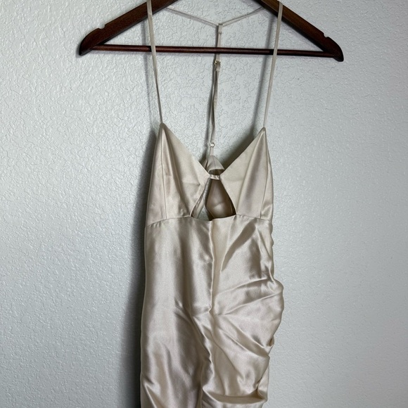 The Sei Cream Cut Out Ruched Dress SZ 4 w/tags - Picture 9 of 16